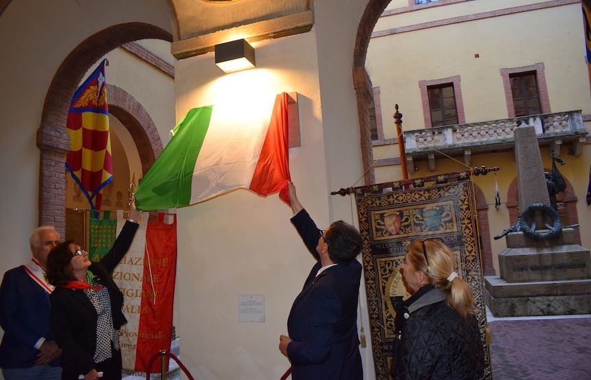 Giani inaugura targa partigiani ad Ateneo senese