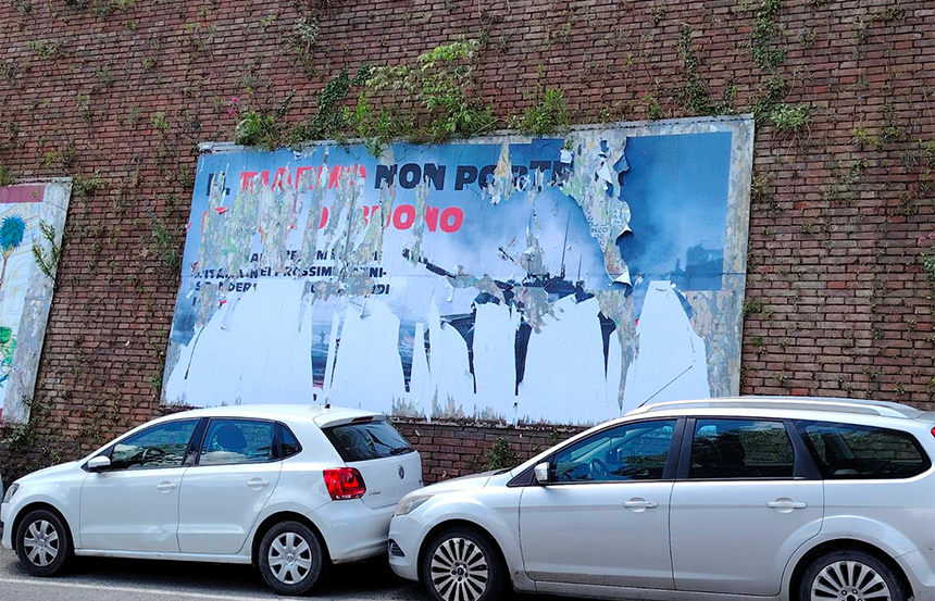 Siena, vandalizzato il manifesto di Rifondazione Comunista contro il riarmo: ''Non ci fermeremo''