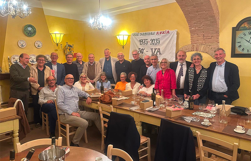 Colle di Val d’Elsa, reunion dei maturandi del 1975: solidarietà e ricordi per la 5ª A del Liceo Alessandro Volta