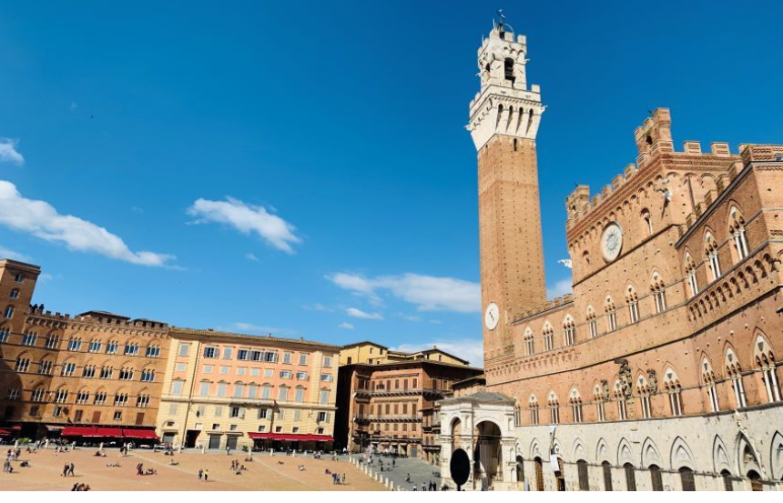La Cappella di piazza si illumina di rosso  per la Giornata Mondiale della Sclerosi Multipla