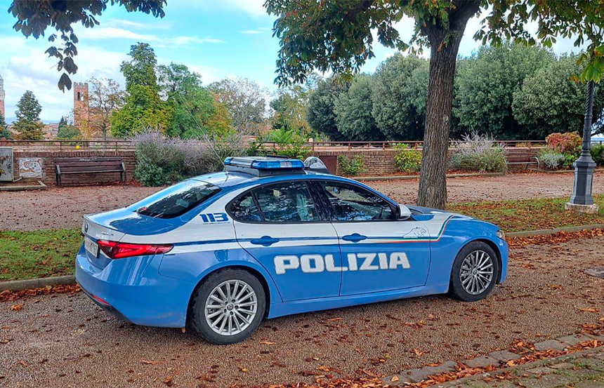 Siena, tre stranieri espulsi per irregolarità e pericolosità sociale: interventi della Polizia di Stato