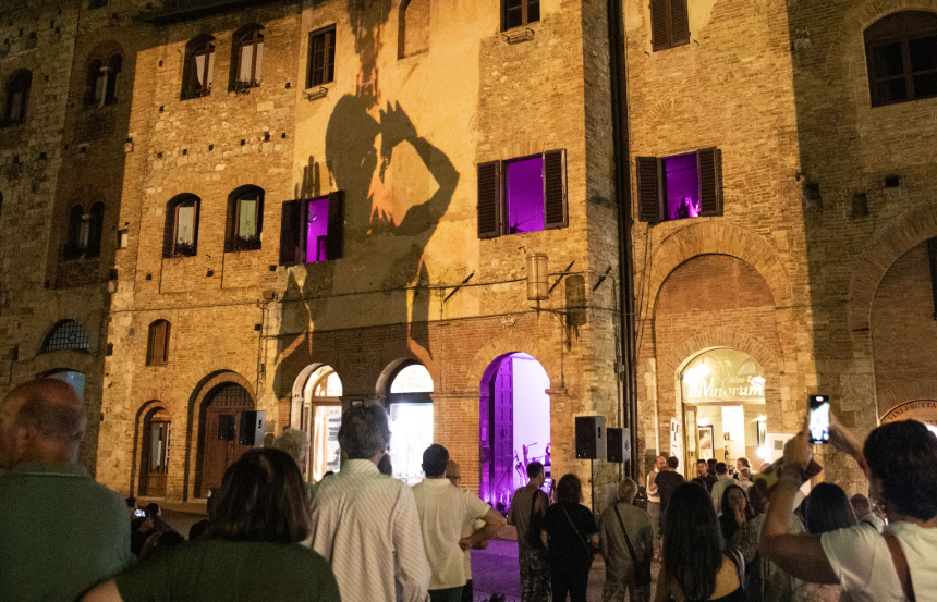 Nottilucente 2025 accende San Gimignano: arte, musica e teatro nel centro storico