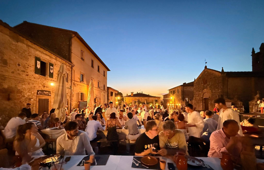 La Festa Medievale di Monteriggioni prende il via dopo il Banchetto di apertura che si è svolto ieri 3 luglio