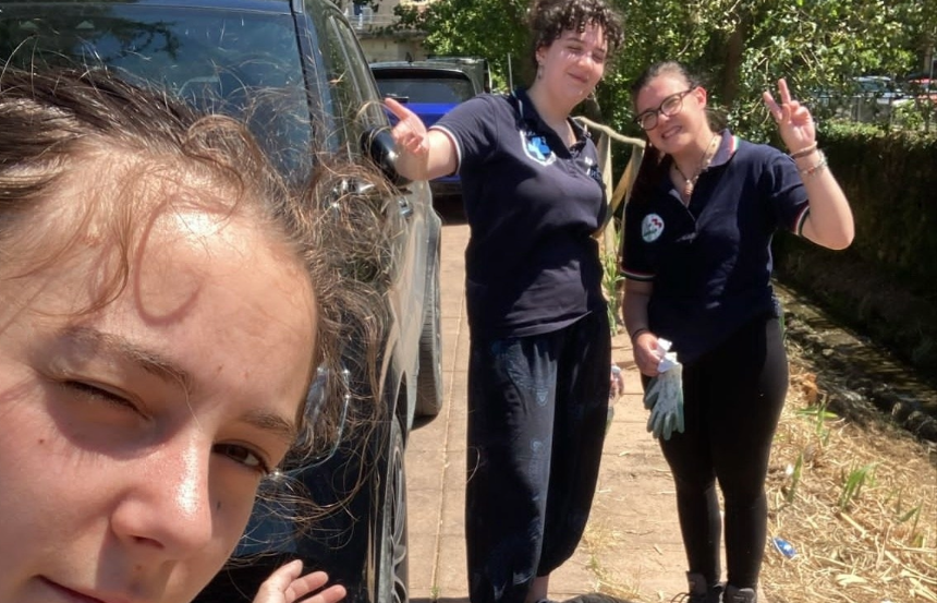''Trash mob'' dei volontari di Anpana Siena: raccolta di rifiuti lungo il fiume Elsa