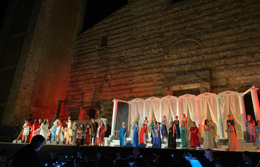 A Montepulciano è il momento del Bruscello Poliziano: in scena sul Sagrato del Duomo ''Paolo e Francesca''
