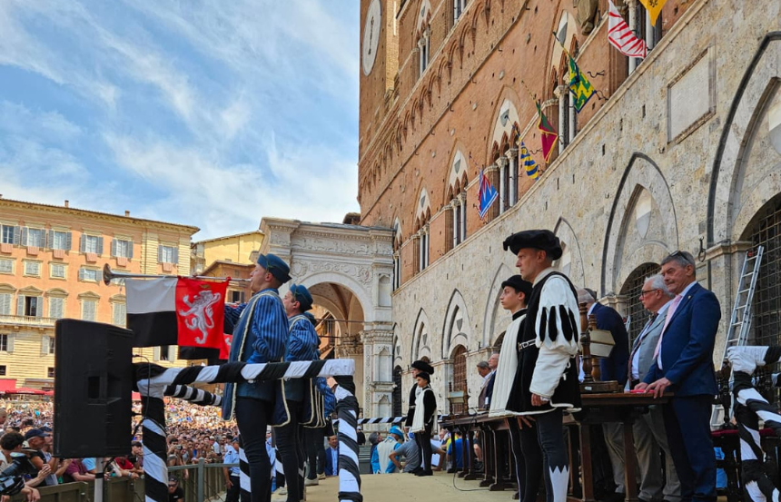 Palio 16 agosto, l'ordine ai canapi per le prove