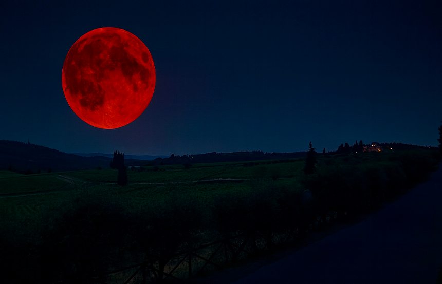 Il 7 settembre il cielo offrirà uno spettacolo raro: la Luna piena si tingerà di rosso durante un'eclissi totale
