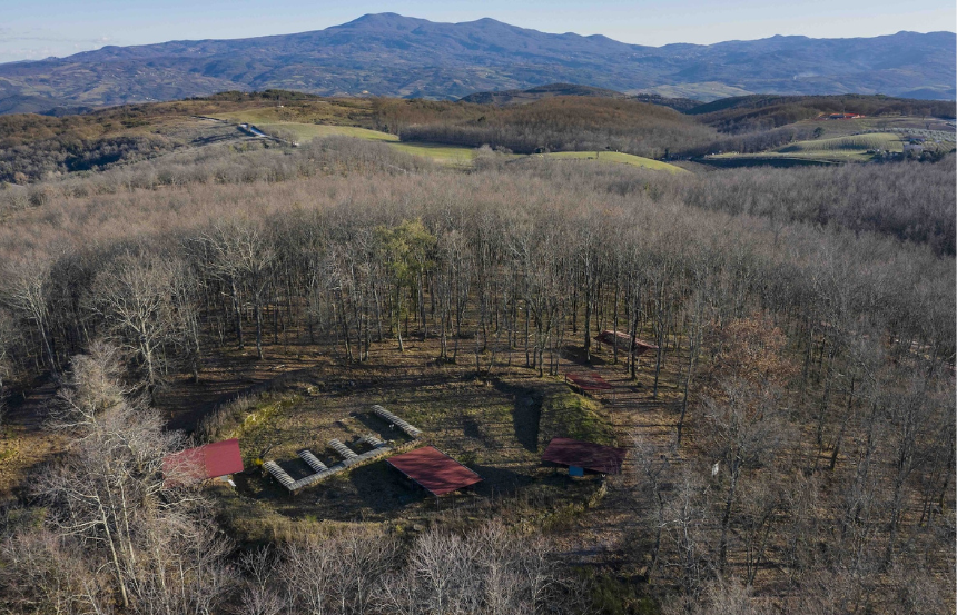 Una giornata alla scoperta del sito archeologico di Poggio Civitella: apertura straordinaria con il progetto fotografico ''La Materia del Tempo''