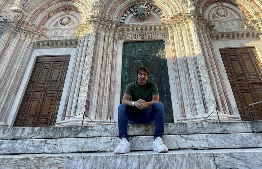 L'allenatore Antonio Conte in visita a Siena